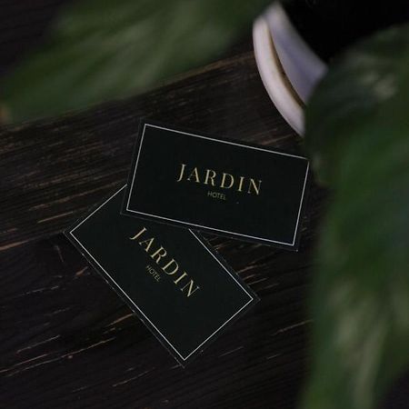 Jardin Hotel Aqtöbe Buitenkant foto